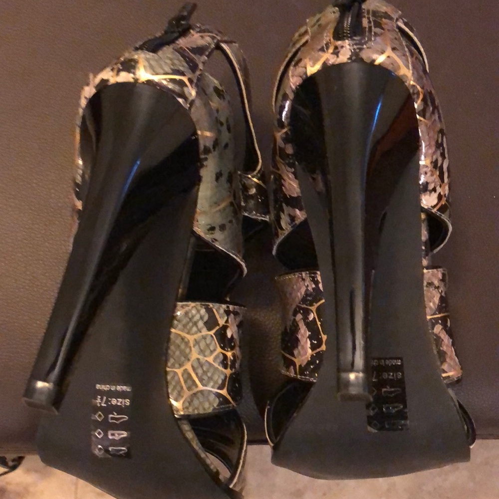 Heels - Picture 4 of 4